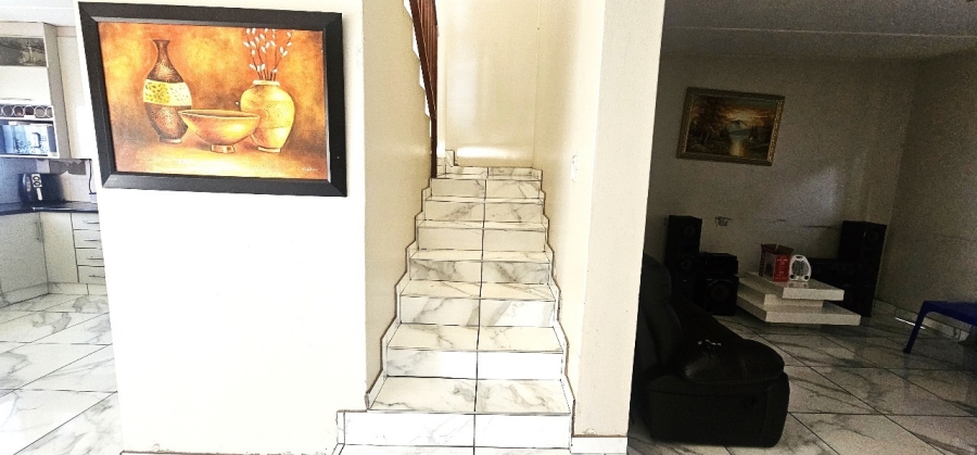 To Let 3 Bedroom Property for Rent in Waterval East North West